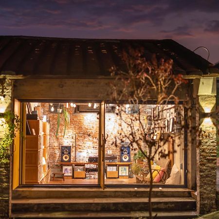 香蕉與黑膠 Yellow And Black Guest House Mei-nung Екстер'єр фото