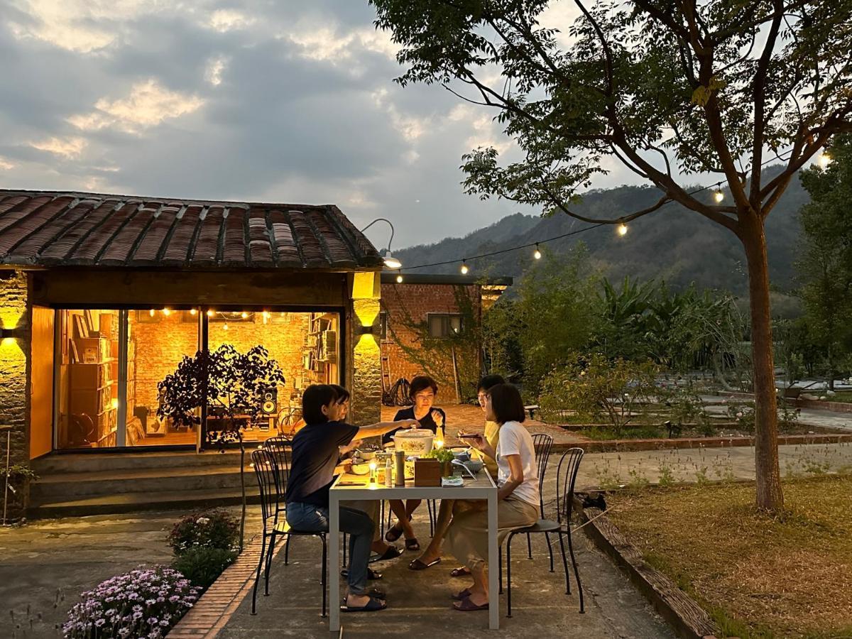 香蕉與黑膠 Yellow And Black Guest House Mei-nung Екстер'єр фото