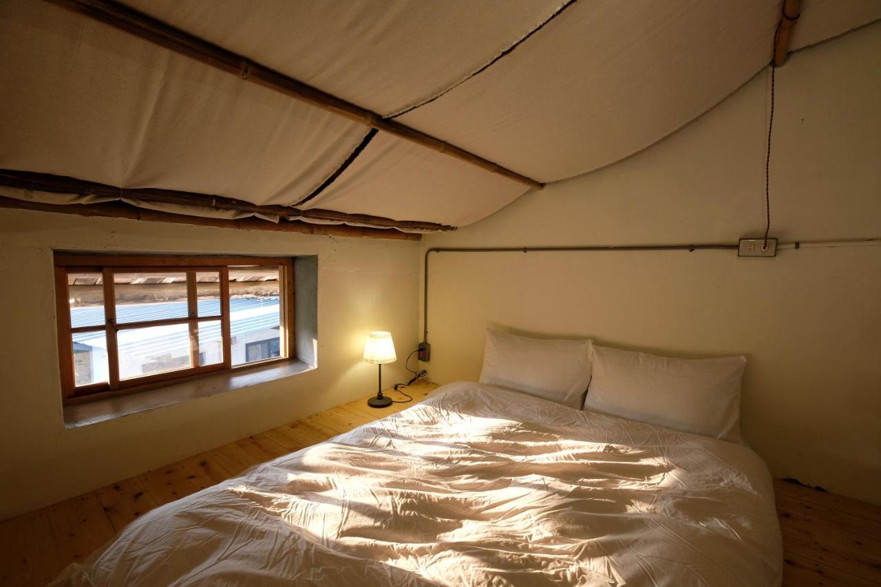 香蕉與黑膠 Yellow And Black Guest House Mei-nung Екстер'єр фото